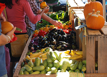 people buying fresh whole food at the farmer's market